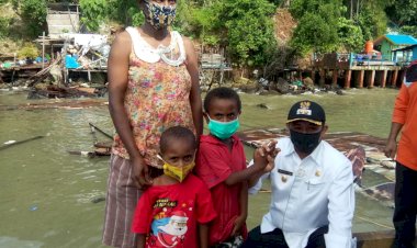 Prihatin, Rustan Saru Mengunjugi Korban Gelombang Pasang, Warga Kampung Nelayan Hamadi