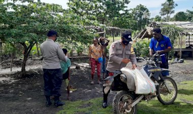 Polsek Onggaya Lakukan Tali Asih  Kepada Masyarakat Pesisir Pantai Kuler