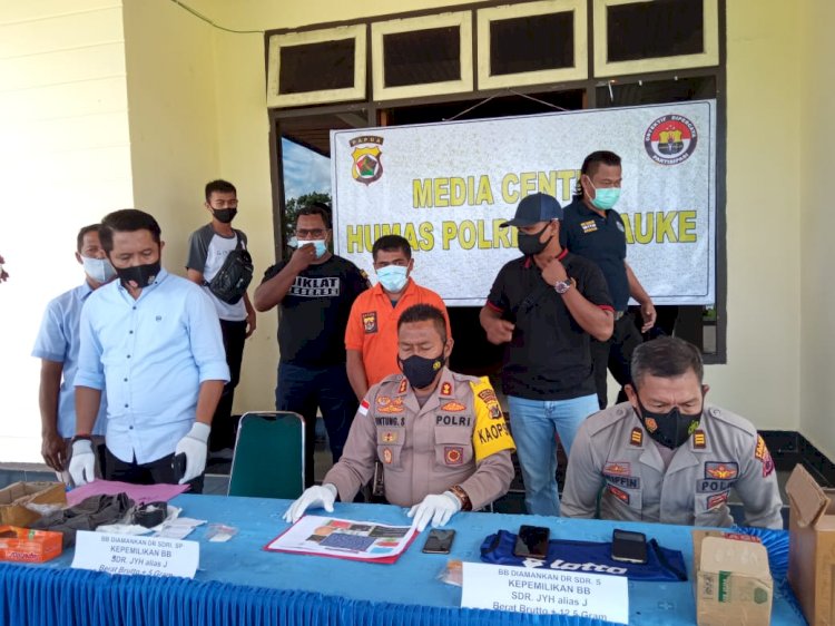 Kapolres Merauke dan Polsenil saat melakukan Konferensi Pers/ Selasa (12/1)