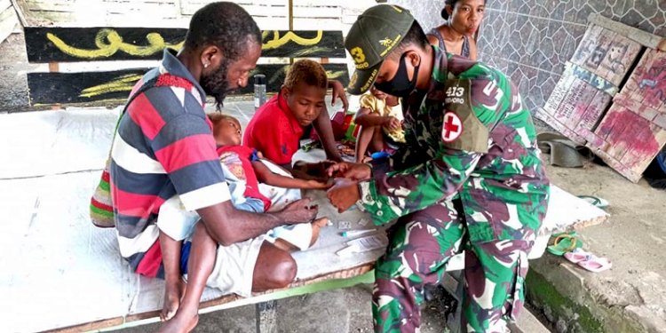 Dua anak Papua yang berasal dari Kampung Skofro Distrik Arso Timur, Kabupaten Keerom bernama Anis Seleman (10) dan Suhun Diki (6), dirawat di Pos Kesehatan Satgas Pamtas RI-PNG Yonif Mekanis Raider 413 Kostrad/Net