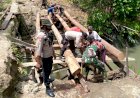 TNI, Polri , dan Masyarakat Bahu Membahu Membangun Jembatan di Pedalaman Papua