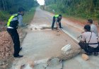 Lantas Merauke Benarkan Laka Tuggal Dijalan Trans Papua Karena Menabrak Lubang Pekerjaan