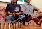 Dua Anggota Polisi Ditangkap Karena Menjual Senjata Api Untuk KKB Papua
