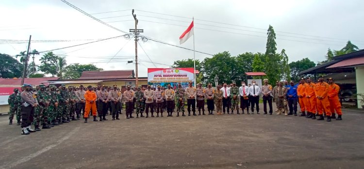 Porsenil Gabungan Boven Digoel melakukan foto bersama setelah apel bersama. Senin (1/2)