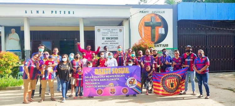 Anggota Comunitas Indobarca Chapter Merauke saat melakukan kegiatan bakti sosial di Panti Asuhan Vincentius Merauke/ Ist