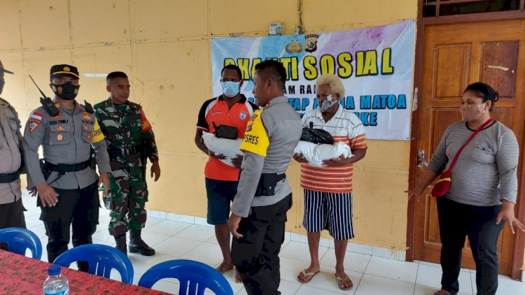 Kegiatan bakti sosial TNI Polri di Kampung Toray