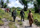 DANDIM BOVEN DIGOEL AJAK WARGA SEKITAR LOKASI TMMD KERJA SAMA MEMBANGUN RUMAH WARGA