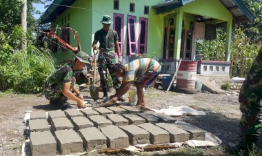 Personil Satgas TMMD ke 110 Kodim Boven Digoel bersama masyarakat gencarkan pembuatan Batako