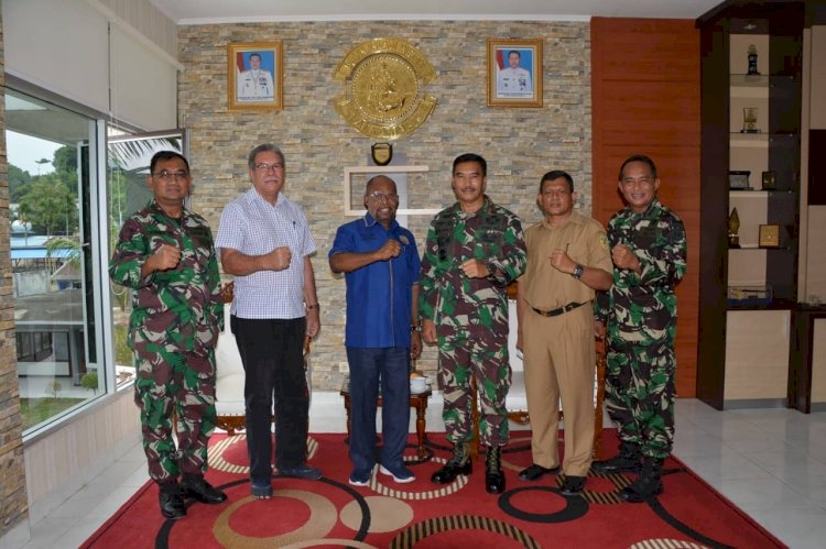 Danlantamal X saat menerima kunjungan Ketua Harian PB. PON XX Papua