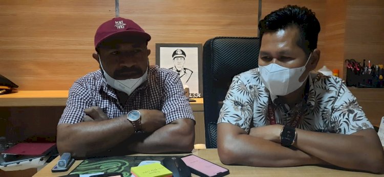 Kasubsi Penyidikan, Stevy Ayorbaba dan Kepala Seksi Pidana Khusus, Khusnul Fuad