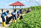 Menjadi Kawasan Kampung Bahari Lantamal XI Merauke Bersihkan Pantai Lampu Satu