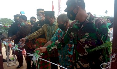 Bupati Boven Digoel Meresmikan Rumah Sekretariat Bugis Makassar Di Kabupaten Boven Digoel 