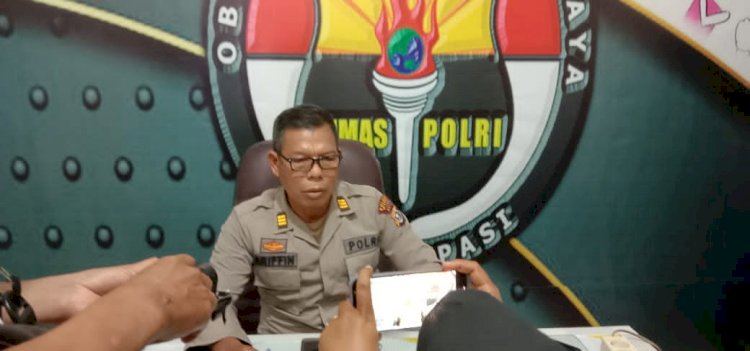 Kasubag Humas Polres Merauke, AKP Arifin S.Sos saat menggelar konferensi pers. Selasa (14/4)