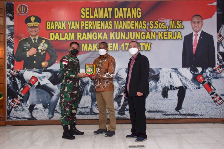 Brigjen TNI Bagun Nawoko menerima Kunjungan Kerja Bapak Yan Permenas Mandenas, anggota Komisi I  DPR RI 