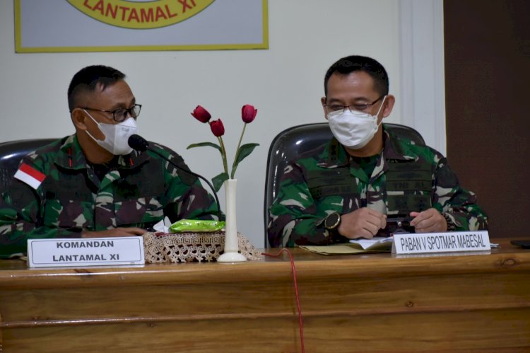 Danlantamal XI Merauke Brigjen TNI (Mar) Wurjanto, M.Han dan Kolonel Laut (P) Desmon Hermono Kusumo selaku Paban V Bhakti TNI AL Spotmar Mabesal