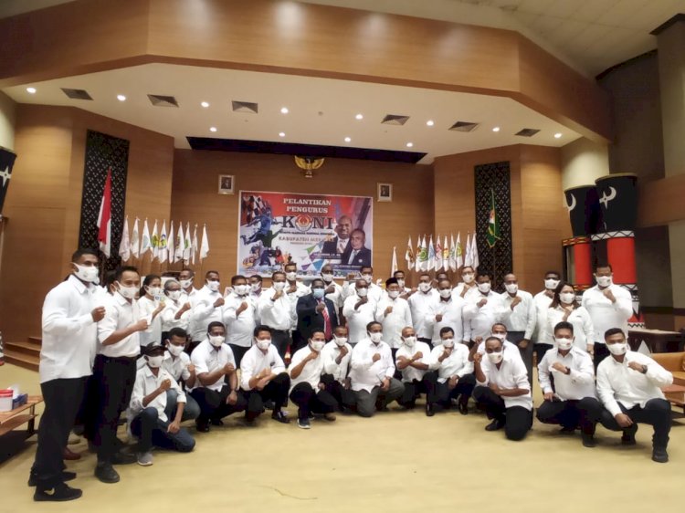 Pegurus KONI Meruke saat melakuakn foto bersama di aula Kantor Bupati Merauke