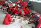 Bhabikamtibmas Distrik Kouh Boven Digoel Apresiasi Pelatihan Kepariwisataan, Keterampilan Anyaman Piring Rotan dan Noken 