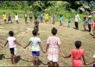 Melalui Program SI BOJAR "Polisi Pi Ajar", Bhakamtibmas Polsek Bomakia Boven Digoel Berikan Pendidikan Bagi Generasi Papua