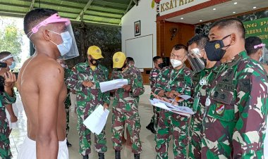 Pimpin Sidang Parade, Danrem 174 Merauke Seleksi Calon Taruna Geratis