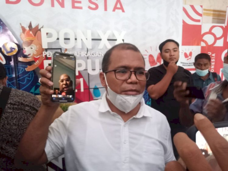 Jubir Gubernur Papua, Muhammad Rifai Darus saat Jumpa Pers