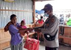 Polres Yahukimo Salurkan Bantuan Kepada Masyarakat Yang Terdampak Kerusuhan