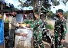 Yonif 755/ Yalet Bagikan Paket Daging Qurban