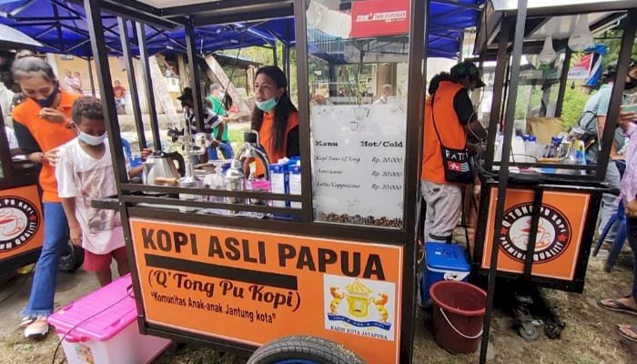 Gerobak Kopi Komunitas  Anak Jalanan Siap Beroperasi di Berapa Yitik di Kota Jayapura