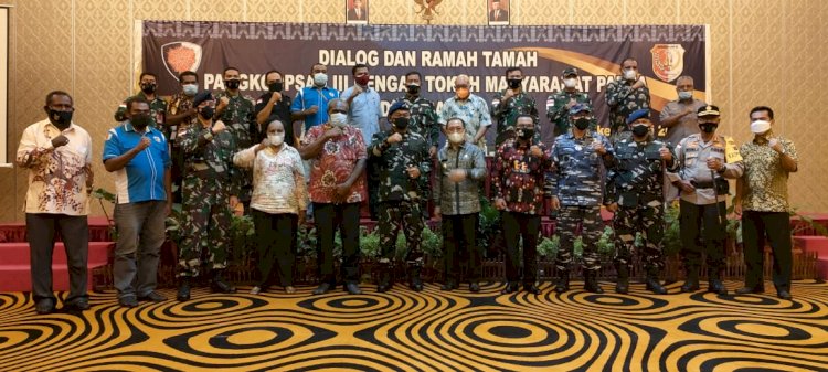 Dialog dan ramah tamah Pangkoopsau III Marsda TNI Bowo Budiarto, S.E., CHRMP., dengan Tokoh Masyarakat Papua di Sakil Room Swissbell Hotel Jl. Raya Mandala Kel. Bampel Merauke (Jumat, 30/7).