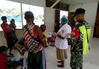 Babinsa Koramil Kimaam Bantu Petugas Kesehatan Laksanakan Posyandu
