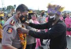 Kedatangan kapolres Jayawijaya Disambut Dengan Tarian Adat