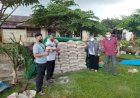 Sekretaris Komisi V DPRP Berikan 50 Sak Semen Kepada SMAN 3 Merauke