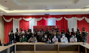 Panglima TNI, Kapolri, Meninjau dan mengecek kesiapan aplikasi Silacak dan Inanrisk di Merauke