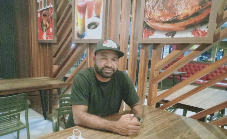Harefa Hesegem selaku Ketua Papua Milenial Community saat ditemui awak media di Kota Jayapura