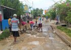 Warga dan Karyawan PT. MTS Merauke Bahu Membahu Perbaiki Jalan Yang Parah di Mess Tanpa Nama