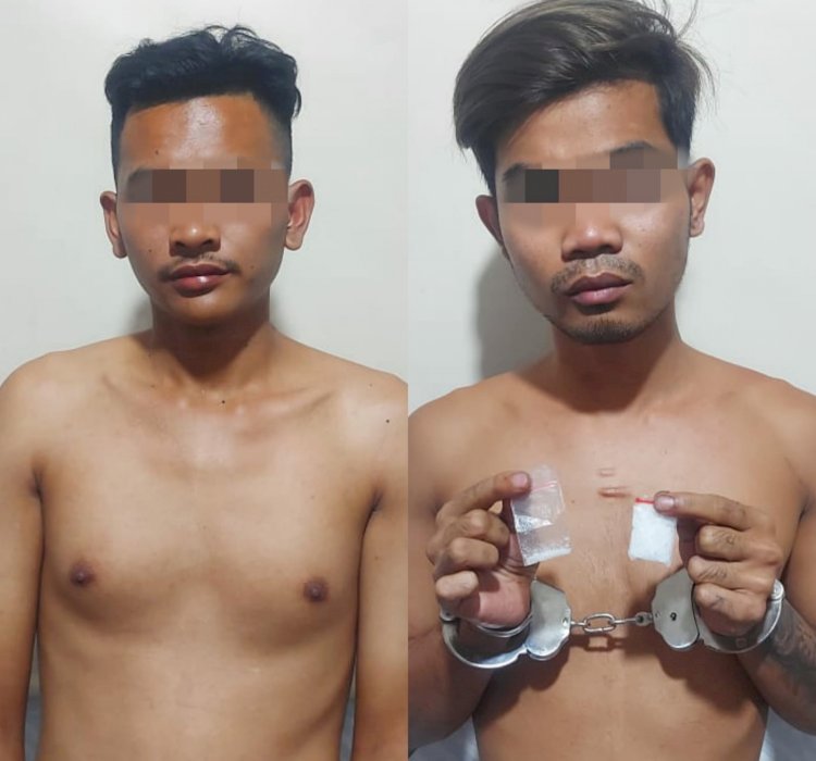 Dua pemuda yang ditangkap polisi karena menyalahgunakan sabu di Sentani Jayapura.