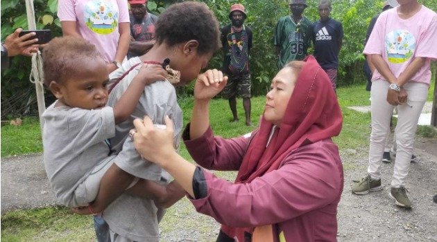 Ketua FPTI, Yenny Wahid saat mengunjungi Yayasan Somatua, Senin (27/9) siang. (FOTO: POJOK PAPUA)