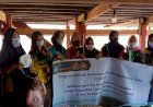 Tim PHP2D HMJ Akuntansi Unmus Bersama Kelompok Ibu-Ibu di Samkai Menyulap Limbah Plastik Menjadi Kerajinan Estetik