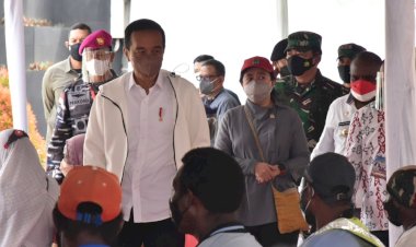 Lantamal XI Mempelopori Masyarakat Merauke Tanpa KTP Untuk Bisa Mengikuti Vaksinasi.