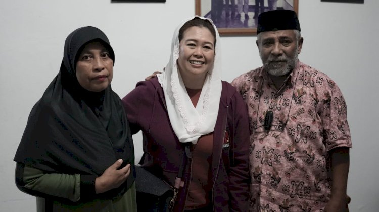 Yenny Wahid saat menyambangi tokoh muslim Papua, Taha Alhamid