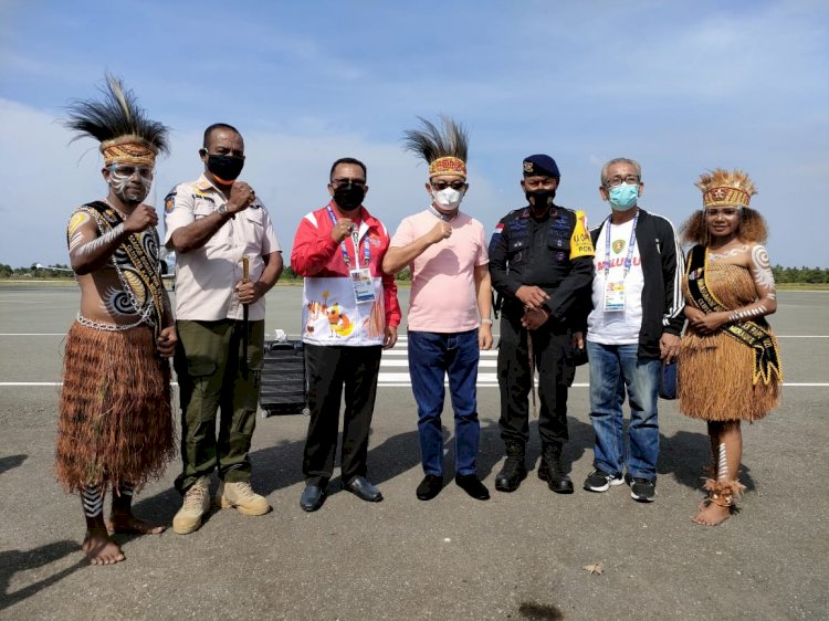 Wakil Gubernur Maluku Drs. Barnabas Nataniel Orno saat tiba di Kabupaten Merauke