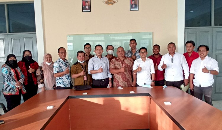 Badan Keahlian Sekretaris Jendral DPR RI saat foto bersama para akademisi Universitas Musamus Merauke. Rabu (26/10)