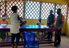 Pastikan BLT Aman dan Tepat Sasaran, Babinsa Ramil/TM Boven Digoel Dampingi Pembagian