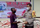 Kapolres Boven Digoel Serahkan Sembako Secara Simbolis ke Peserta Vaksin