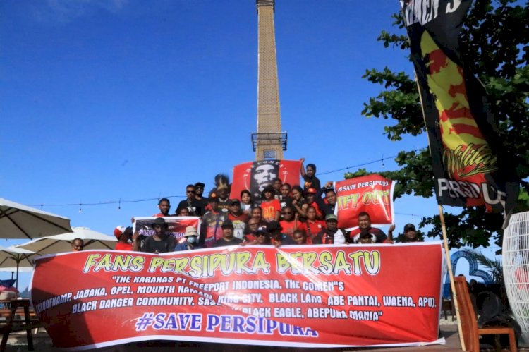 Ket: Fans Persipura Bersatu yang terdiri dari The Karakas, The Comen's (Cloofkamp, Jabaka, Opel, Mounth Hamadi, King City, Black Land, Abe Pantai, Waena, Apo), Black Danger Community, Sasoray, Black Eagle, Abepura Mania