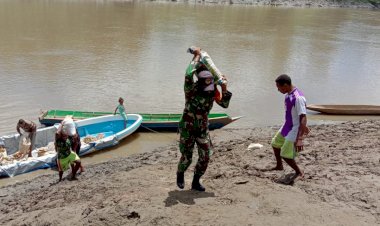 Babinsa Ramil 1711-02/Mindiptana Boven Digoel, Bantu Kegiatan Usaha Warga di Wilayah Teritorialnya