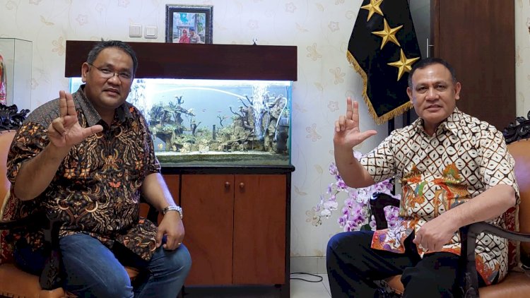 Ketua KPK Firli Bahuri (kanan) bersma Ketua Umum JMSI Teguh Santosa./RMOL