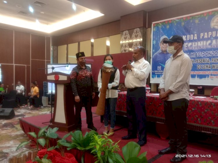 Wakil Ketua 1 DPR Provinsi Papua Saat Technical Meeting Lomba Hias Pondok Natal 