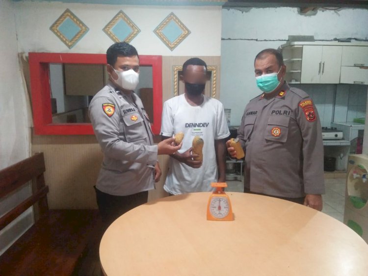 Polisi Bekuk Seorang Pria  Membawa Ganja di Pelabuhan Jayapura