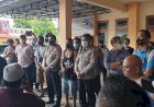Ratusan Warga Kampung Koya Koso Mendatangi Polsek Abepura Meminta Pelaku Pembunuhan Segera di Usut Tuntas