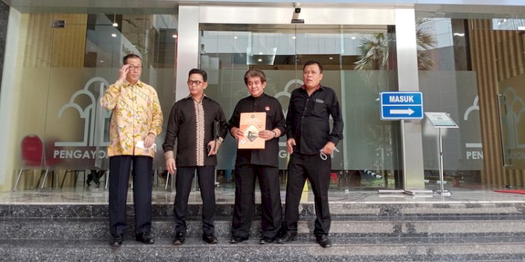 Ketua Umum Partai Perkasa Eko S. Santjojo dan kader Partai Perkasa di Gedung Dirjen AHU Kemenkumham usai mendapat SK Kemenkumhan/Net